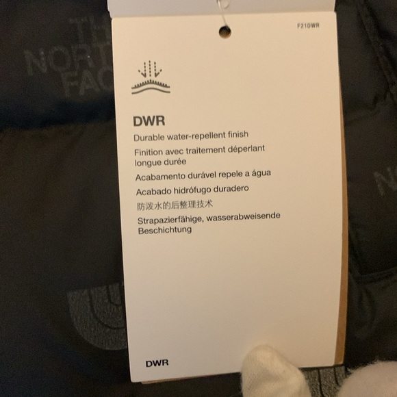 NWT The North Face Teen 1996 Retro Nuptse Jacket, Medium (10) - Picture 6 of 14